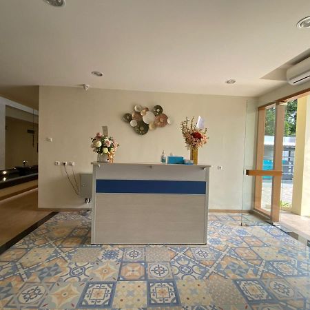 The Home Srengseng Jakarta Bagian luar foto