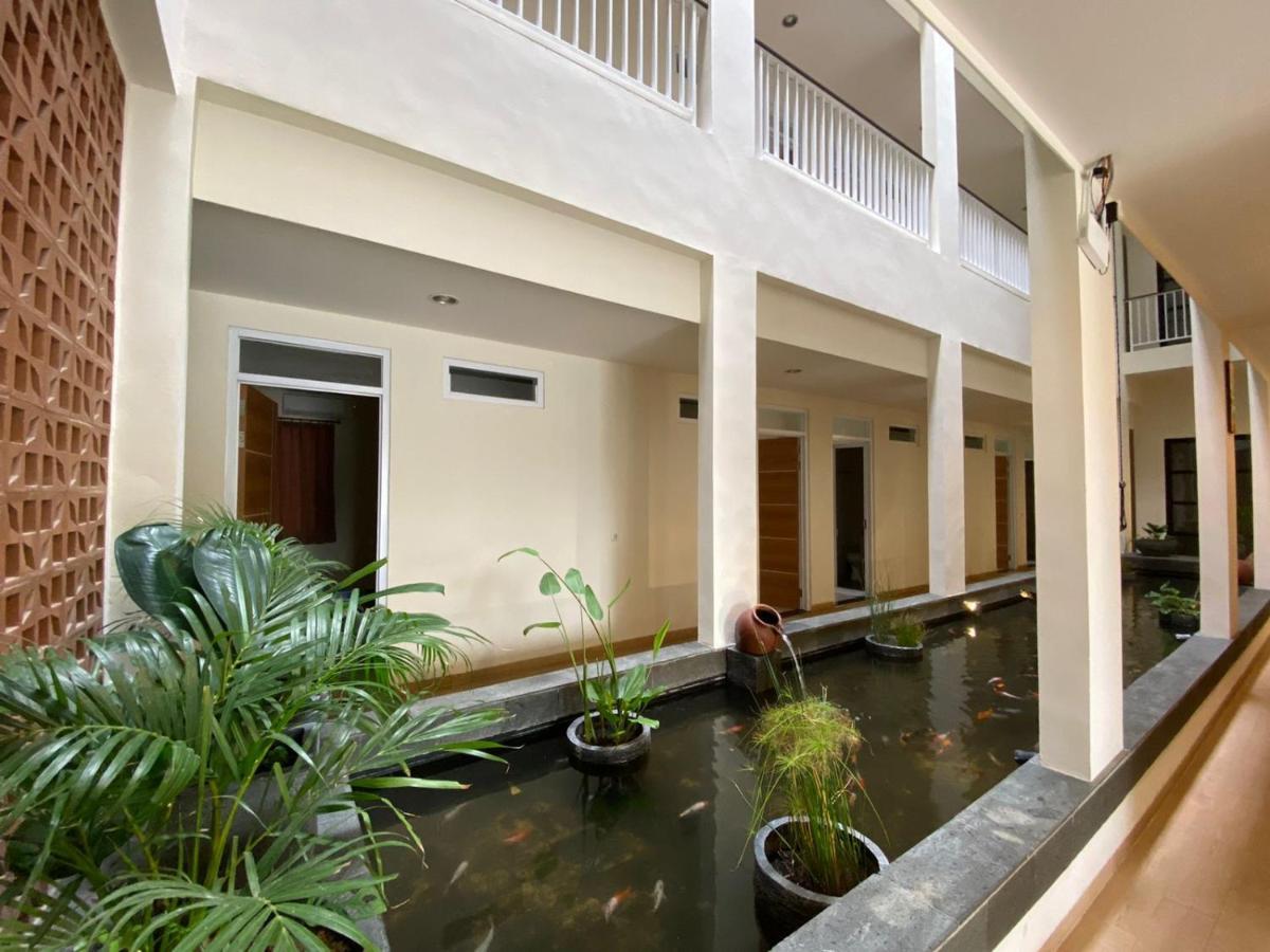 The Home Srengseng Jakarta Bagian luar foto